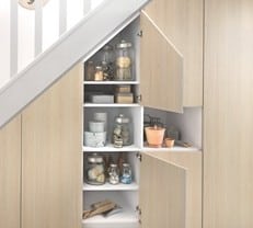 Rangement sous l'escalier