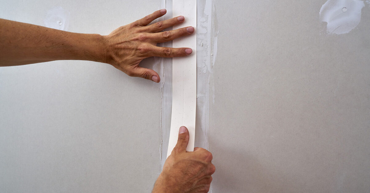 Comment rattraper une bande placo mal faite après peinture