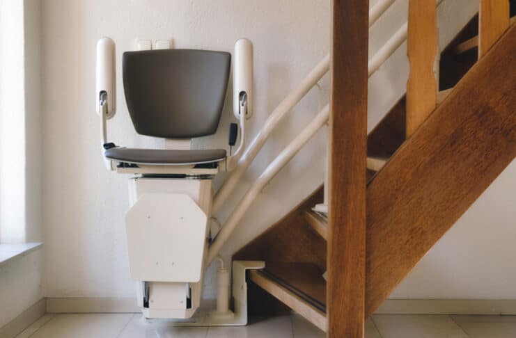 Monte-escalier électrique : prix, aides et critères pour bien choisir